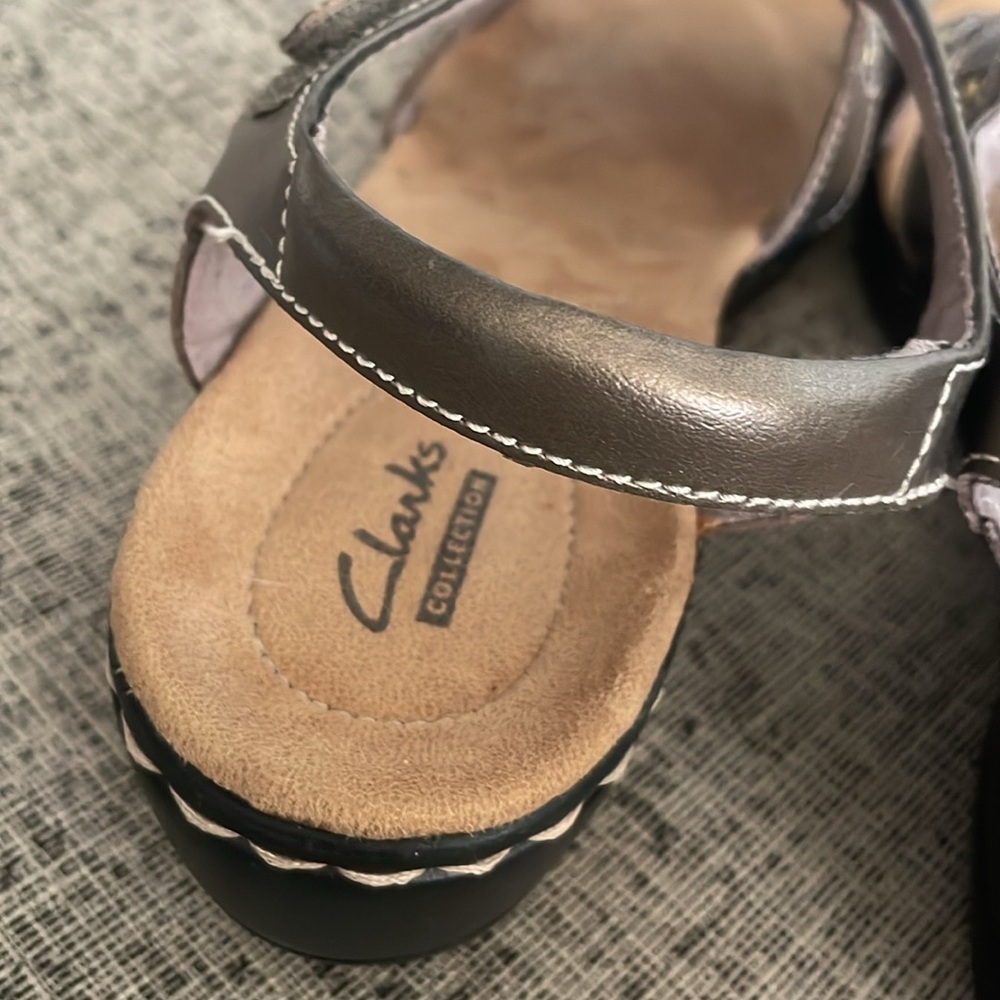 Clarks Collection Hayla Flute Gold Leather Sandal Wedge Size US 11 - Picture 8 of 13